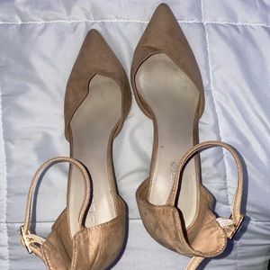 Pietranta Cream colored pointed strap high heels